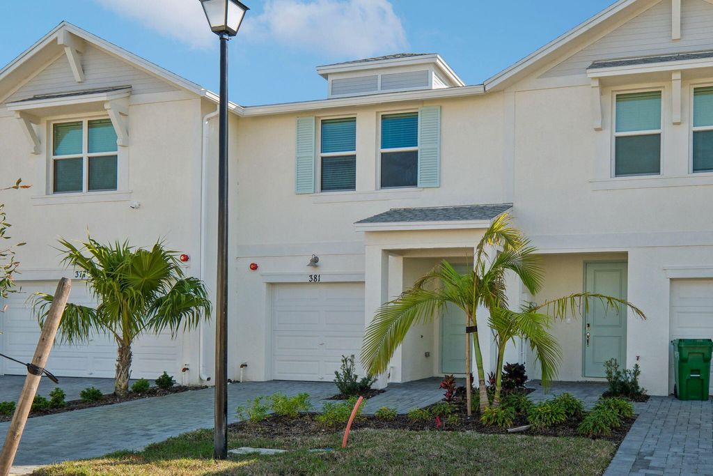 Photo of 381 Salisbury Circle, Fort Pierce, FL 34982 (MLS # R11047967)
