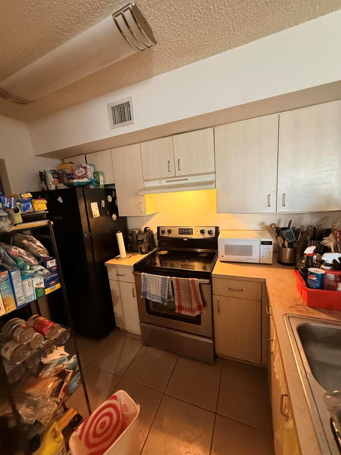 View photos, virtual tours, details... 520 SW 111th Avenue 202