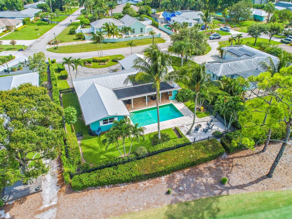 Photo of 17 Palmetto Way, Tequesta, FL 33469 (MLS # R10963701)