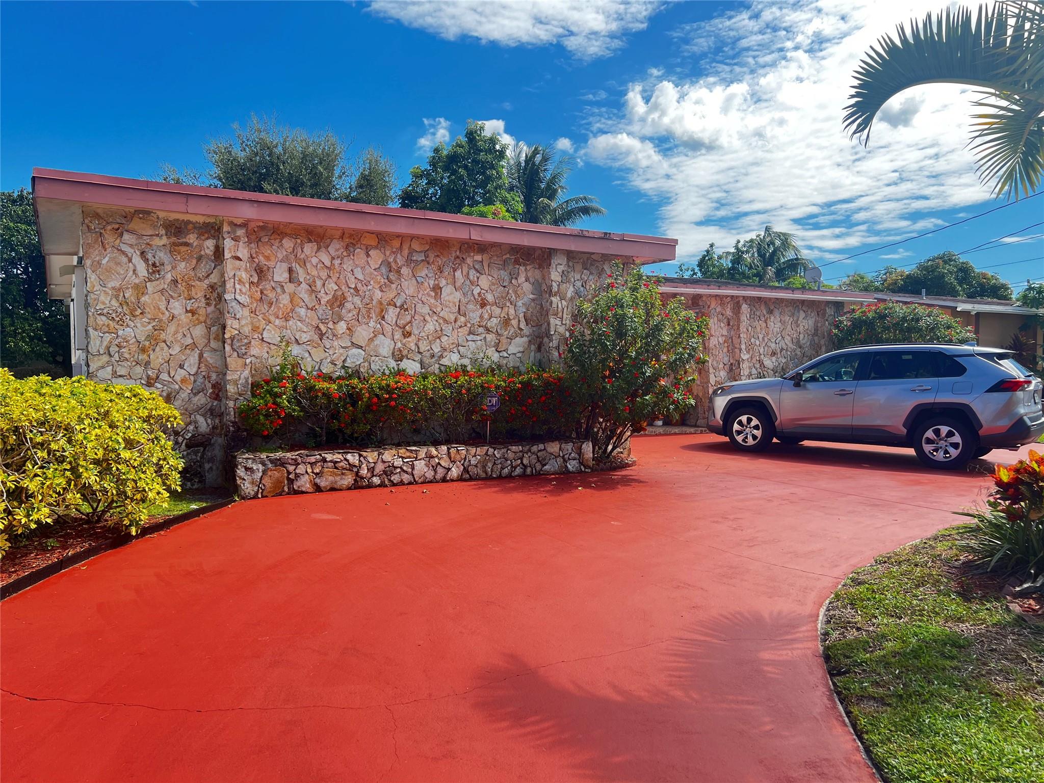 7840 NW 21st Ct, Sunrise, FL, 33322/$410,000 2 7840 NW 21st Ct
