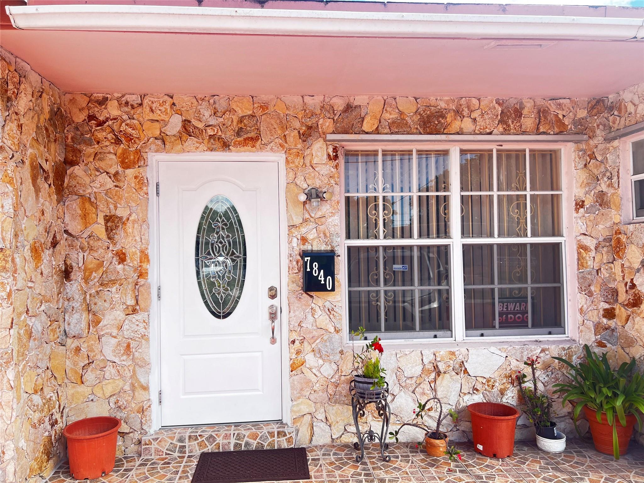 7840 NW 21st Ct, Sunrise, FL, 33322/$410,000 4 7840 NW 21st Ct