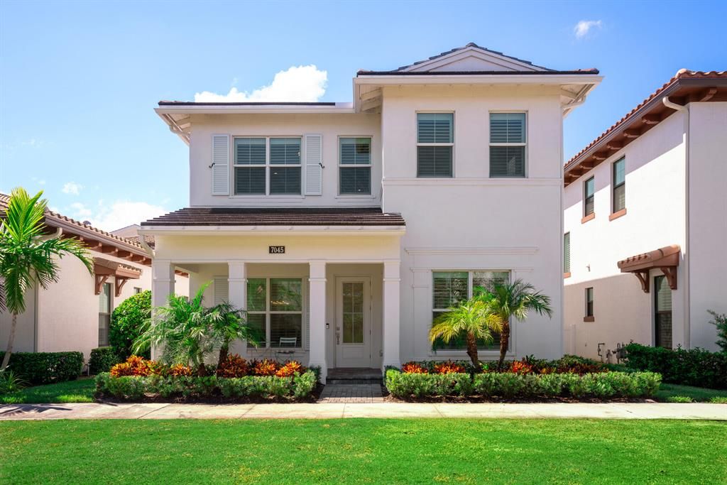 Photo of 7045 Edison Place, Palm Beach Gardens, FL 33418 (MLS # R10748955)