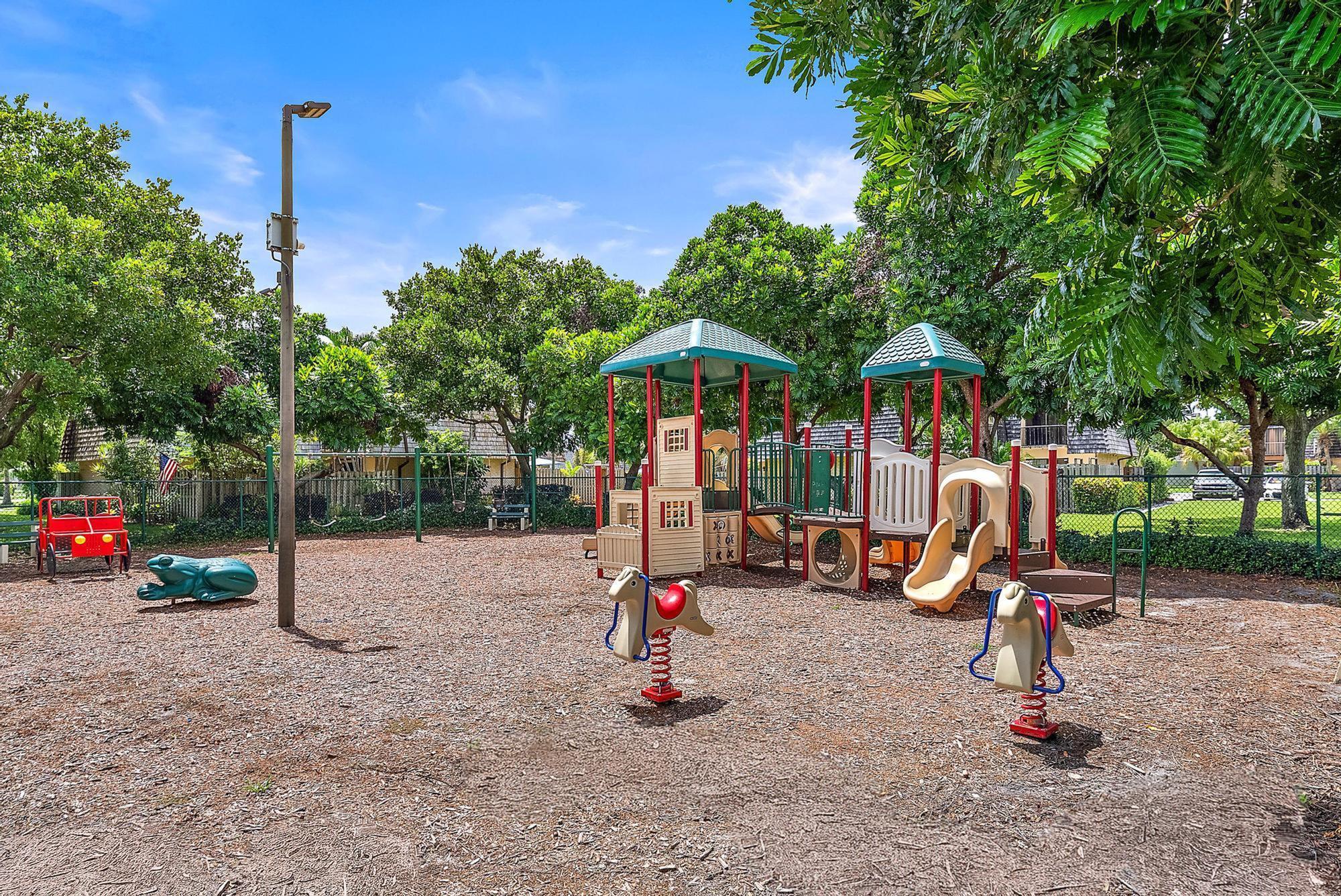 LAKEWOOD OF PALM SPRINGS - Residential