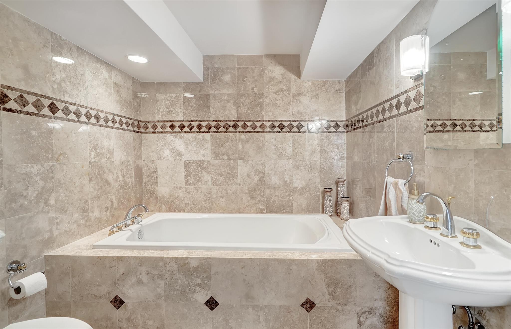 THIRTY TWO HUNDRED COND - Residential Lease
