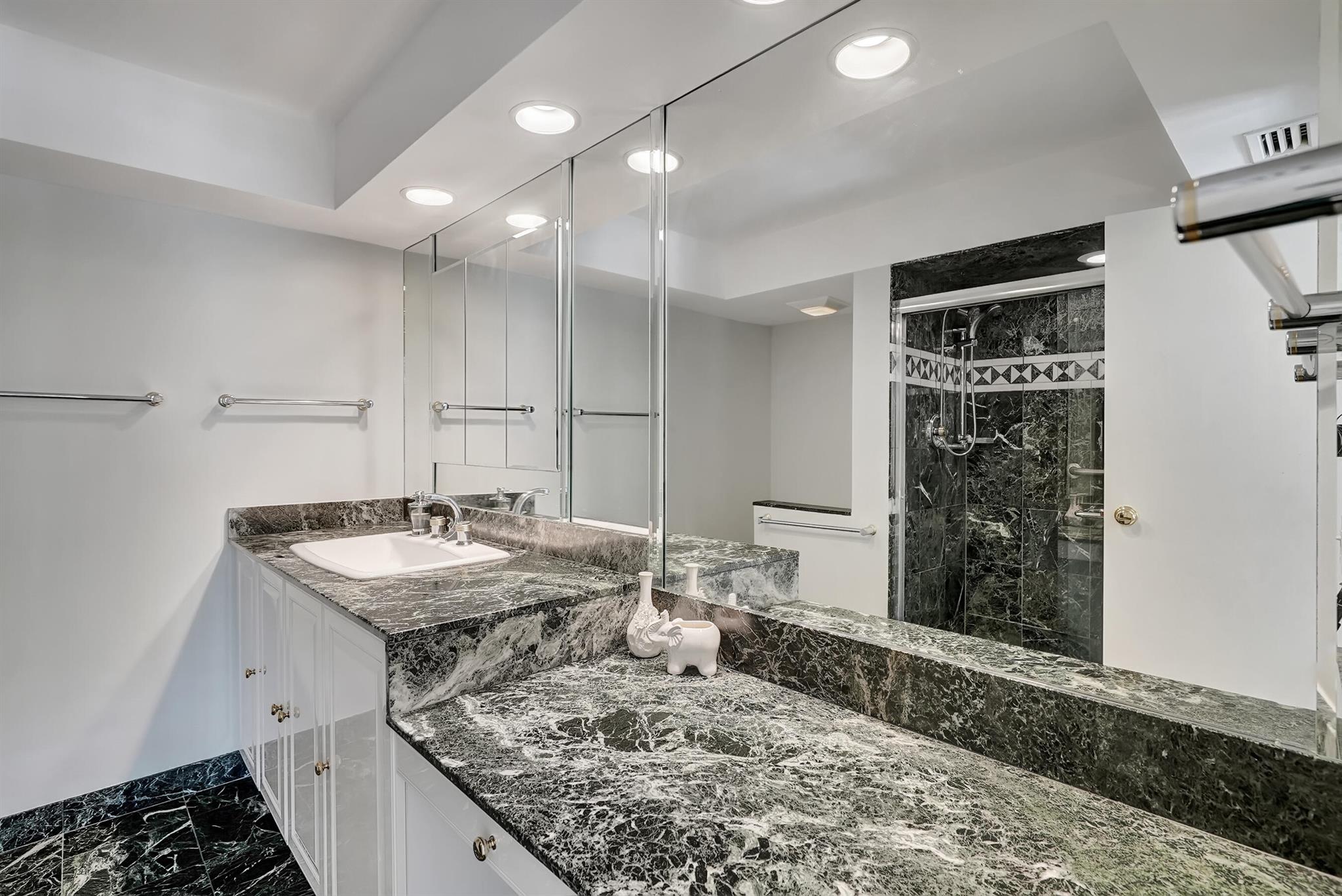 THIRTY TWO HUNDRED COND - Residential Lease
