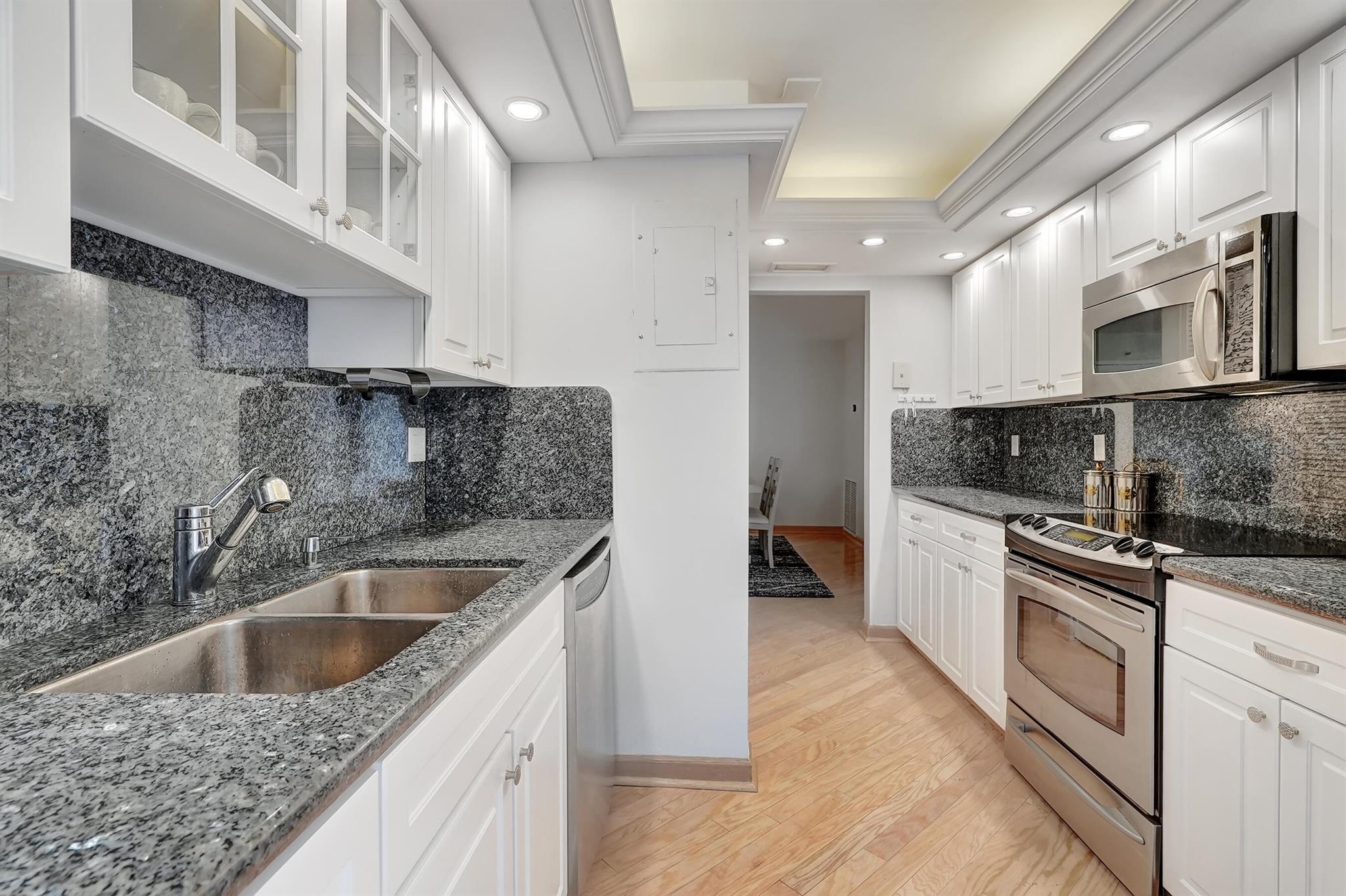 THIRTY TWO HUNDRED COND - Residential Lease