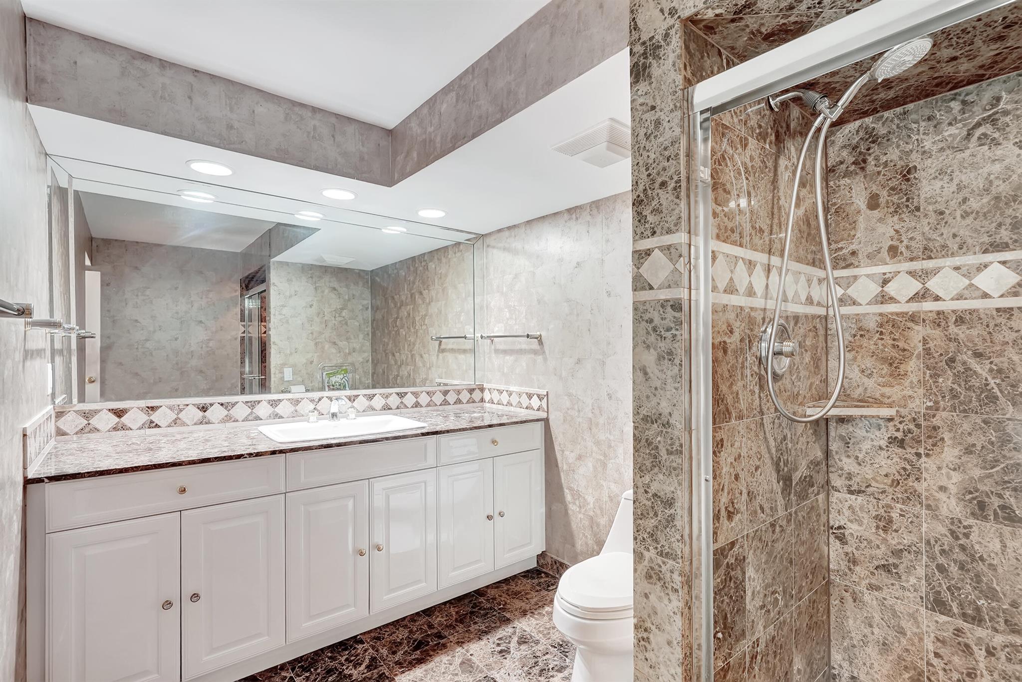 THIRTY TWO HUNDRED COND - Residential Lease