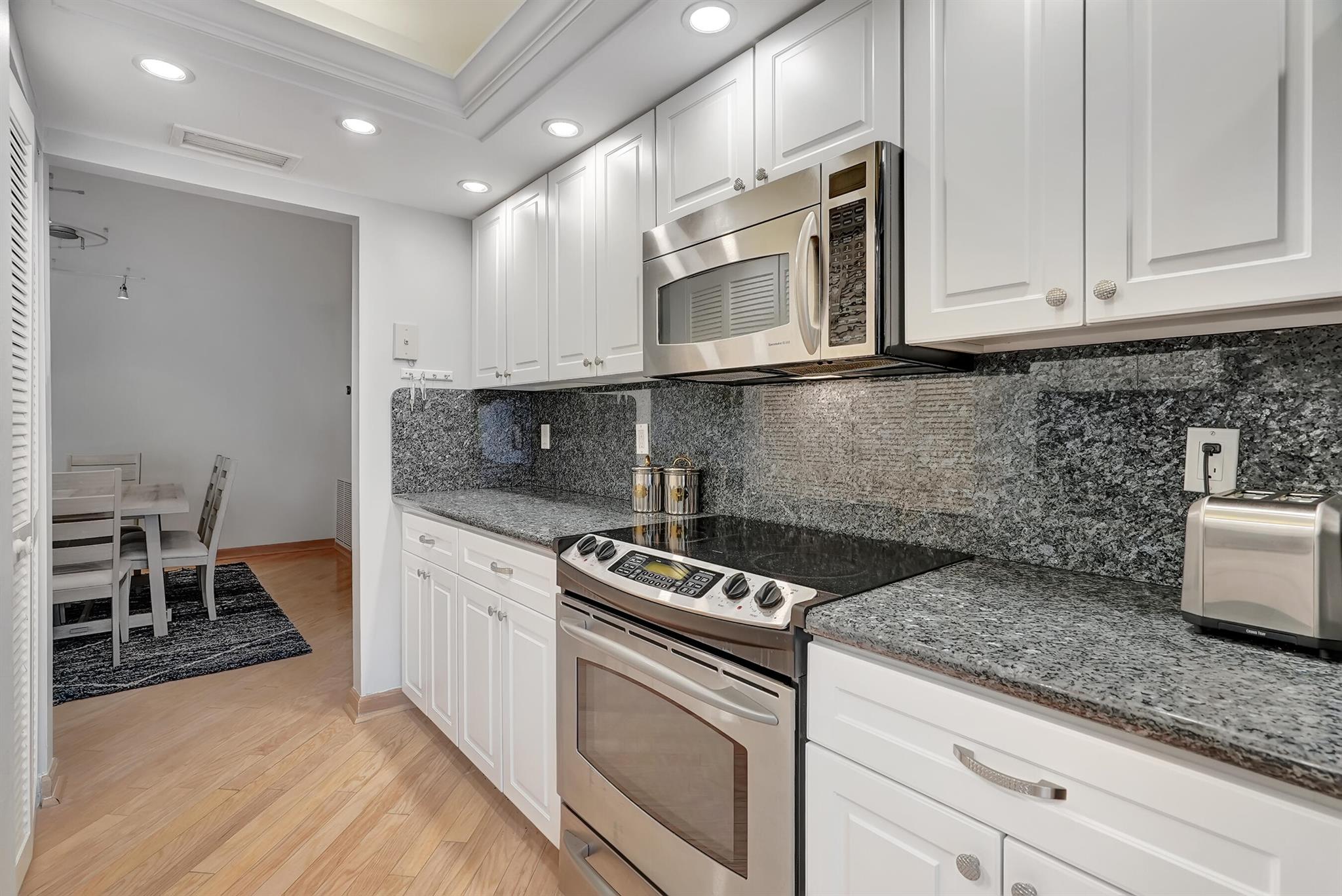THIRTY TWO HUNDRED COND - Residential Lease