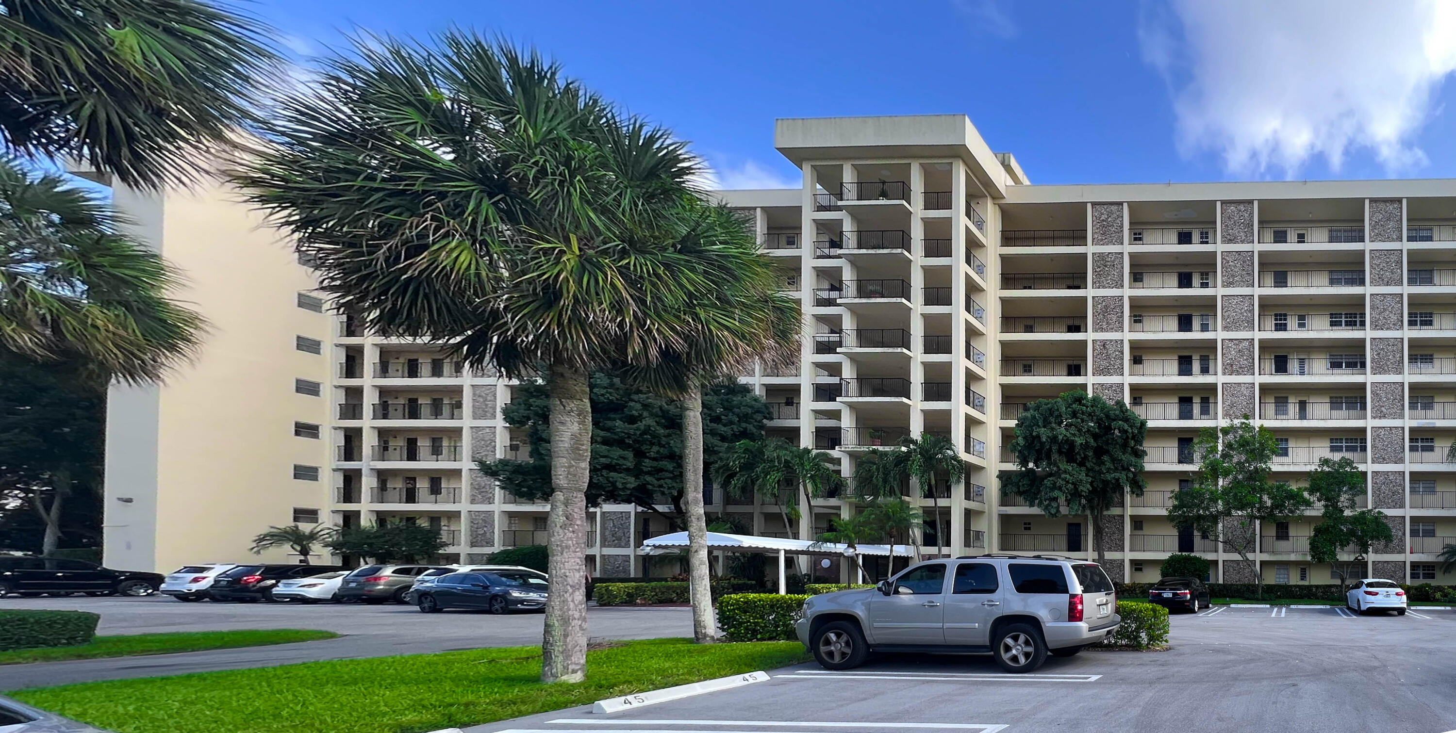 NO 8 PALM-AIRE COUNTRY CLUB - Residential Lease