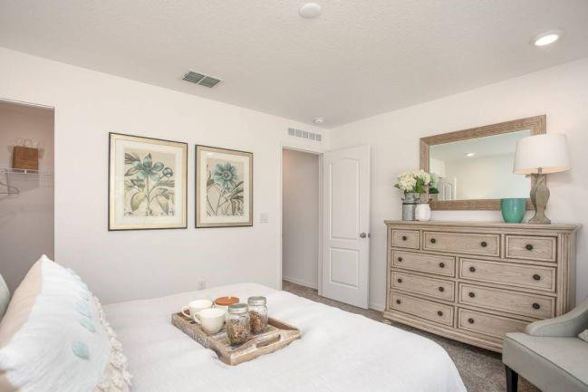 VERO LAKE ESTATES UNIT H-1 - Residential