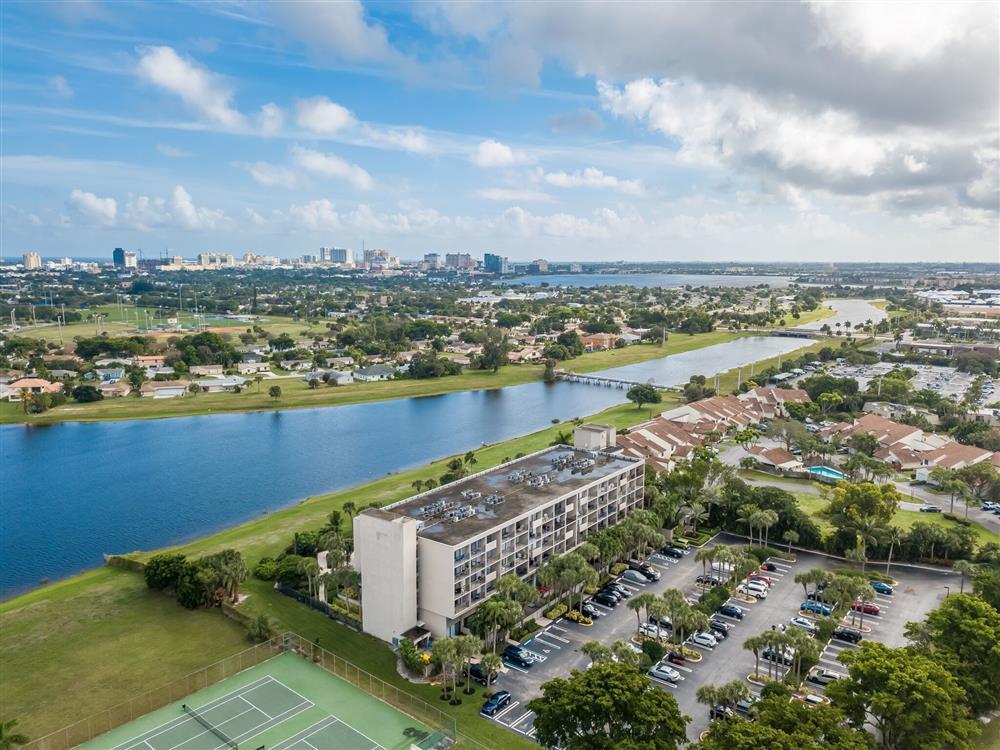 LAKESHORE CLUB CONDO - Residential Lease