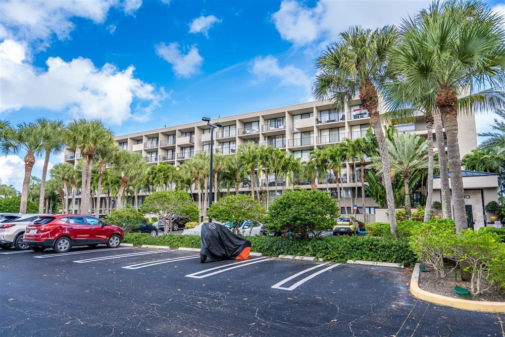 LAKESHORE CLUB CONDO - Residential Lease