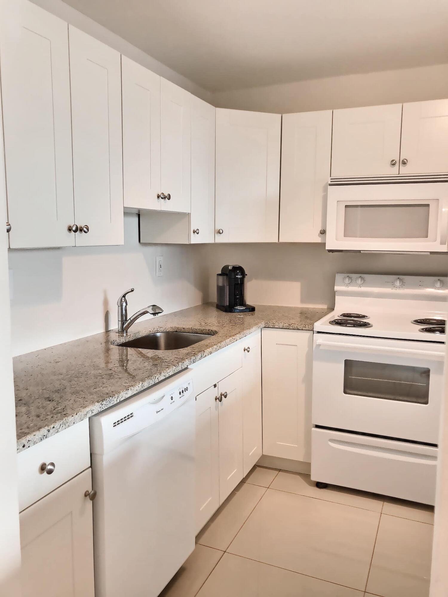 LAKESHORE CLUB CONDO - Residential Lease