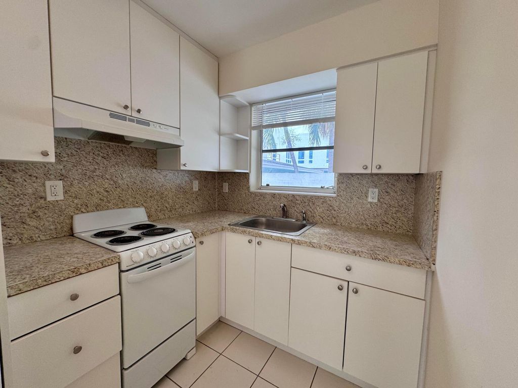 Photo of 1021 NE 8th Avenue #3, Delray Beach, FL 33483 (MLS # R11078235)