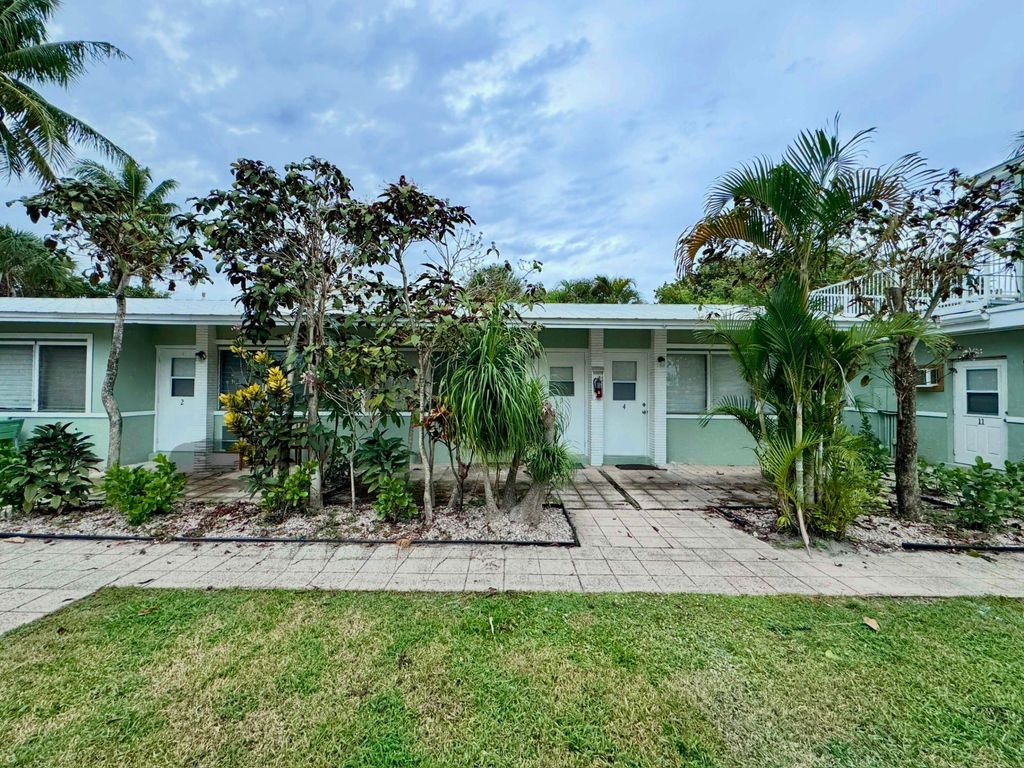 Photo of 1021 NE 8th Avenue #3, Delray Beach, FL 33483 (MLS # R11078235)