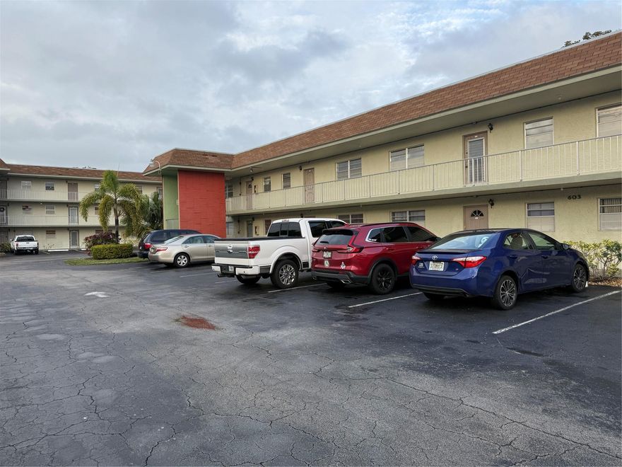 NICE COMPLEX CLOSE TO EVERYTHING: BUS, SHOPS. VERY CONVENIENTLY LOCATED IN BROWARD!