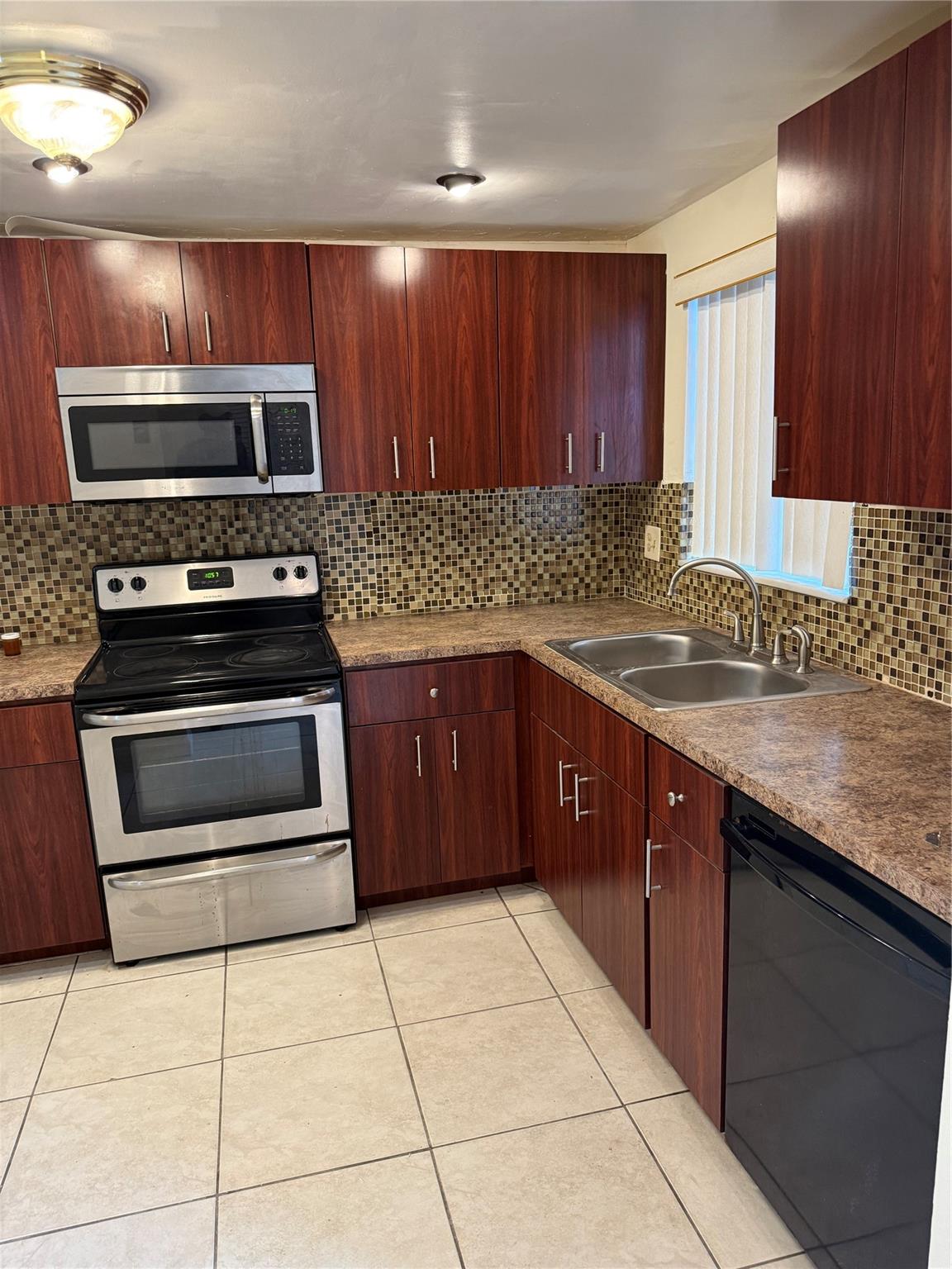 APPLE GREEN - Residential