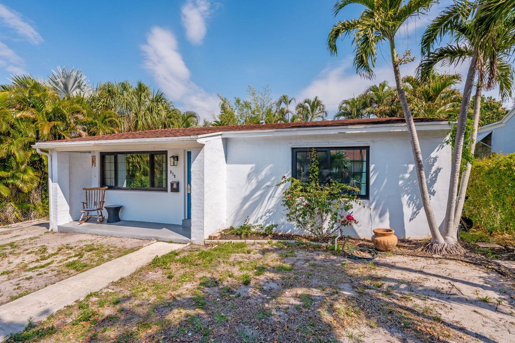 Photo of 919 30th Street, West Palm Beach, FL 33407 (MLS # B26015234)