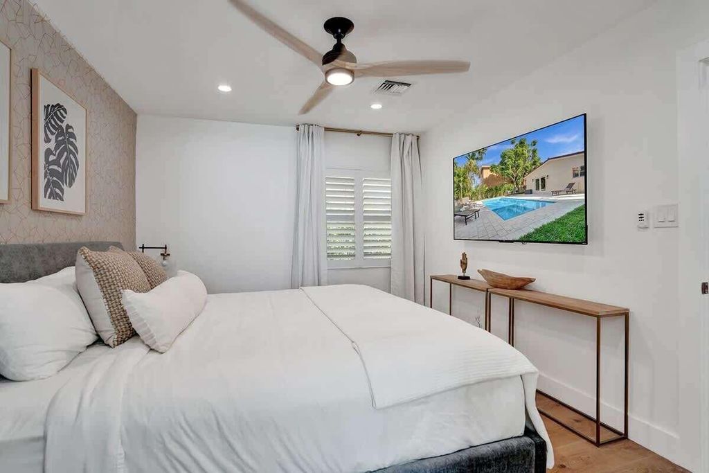 Photo of 1043 N Victoria Park Road #1-2, Fort Lauderdale, FL 33304 (MLS # B26027238)