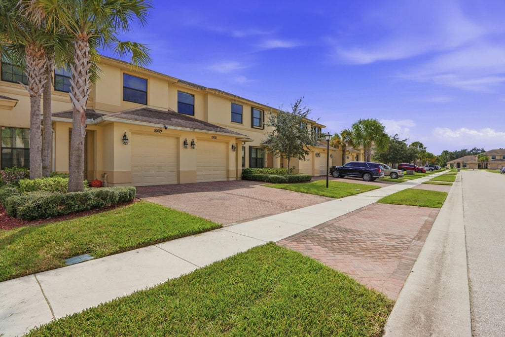 Photo of 10021 W Villa Circle, Vero Beach, FL 32966 (MLS # B26083608)