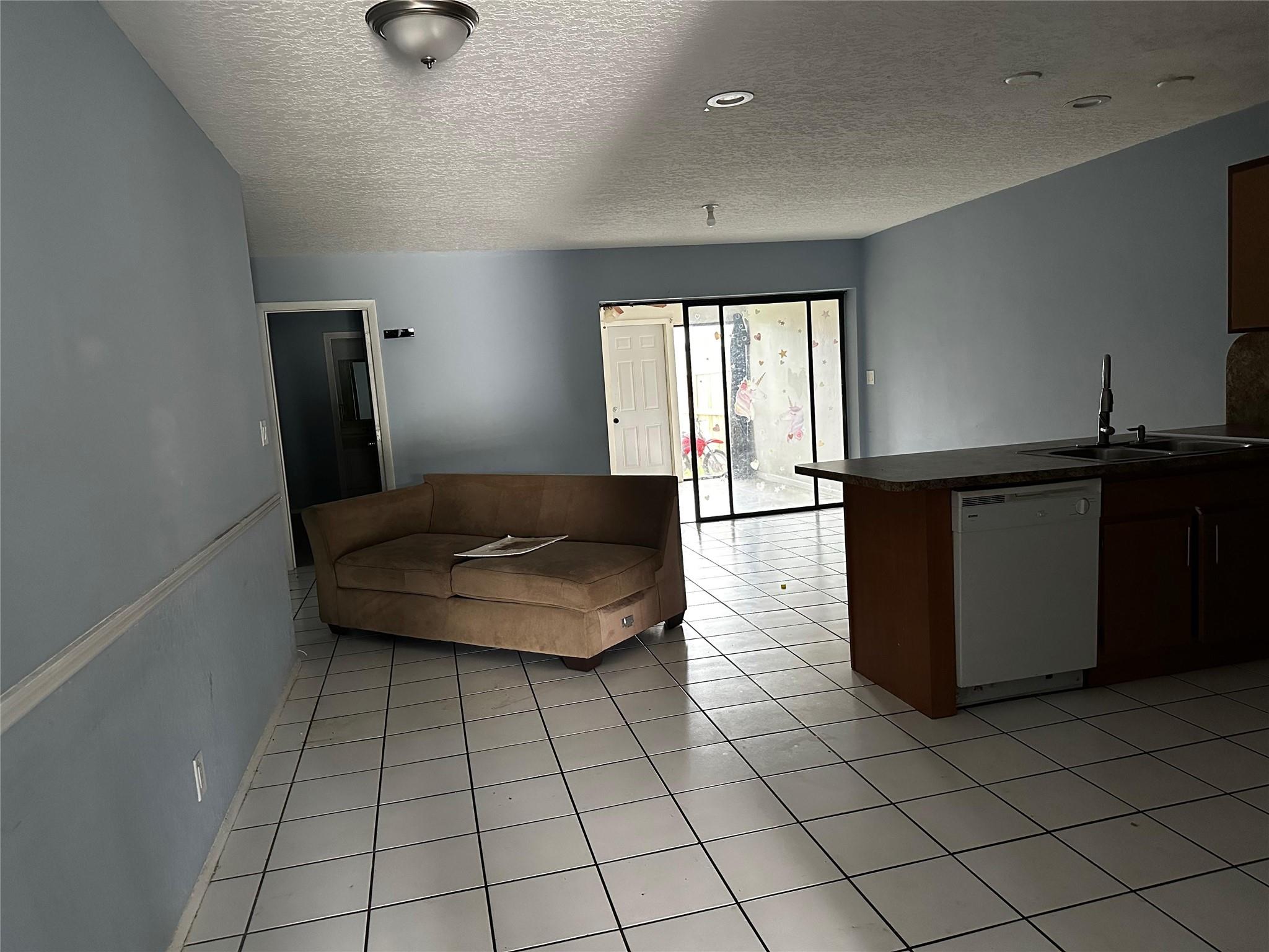 Coral Spgs Country Club - Residential Lease