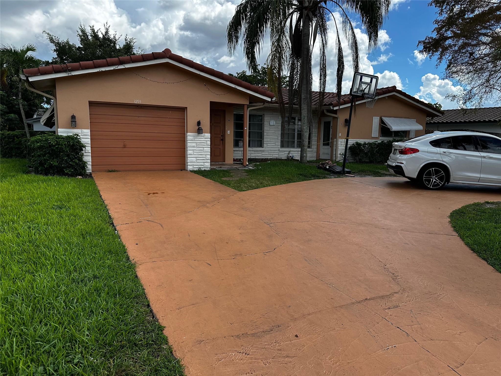 Beautiful 3/2 and 1 car garage covered patio room and fenced back yard.
