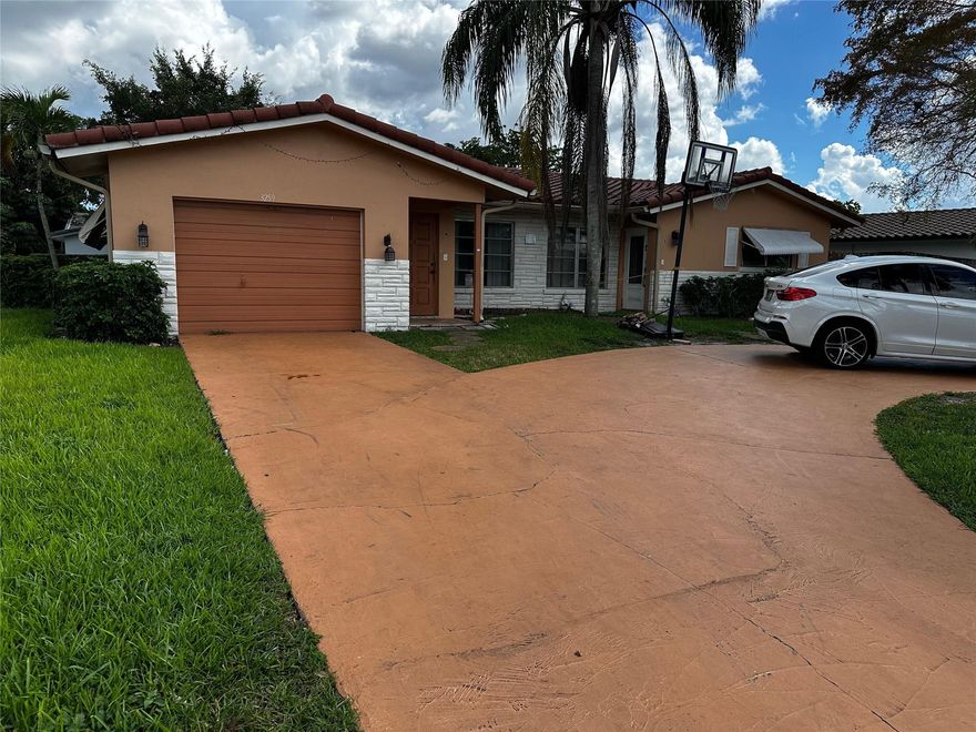 Beautiful 3/2 and 1 car garage covered patio room and fenced back yard.
