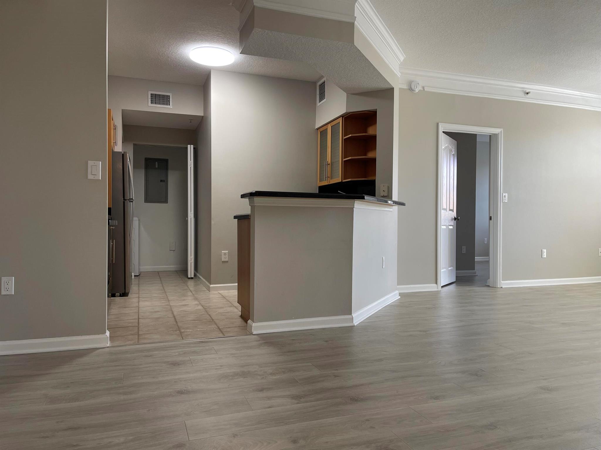 🏡 2 Bed / 2 Bath Condo - Resort-Style CommunitySpacious 3rd floor unit with split floor plan, each bedroom has its own bath. Features include:✨ Stainless steel appliances, granite counters, in-unit laundry✨ Tile floors throughout (no carpet!)✨ Bonus den for office/playroomCommunity amenities: pool, gym, clubhouse, playground, BBQ area, car wash station & more.📍 Prime location near Target, Aldi, Walmart, Publix, Regal Cinemas + easy access to 441 & Turnpike.💧 Water included in rent!Gated, family-friendly, resort-style living.
