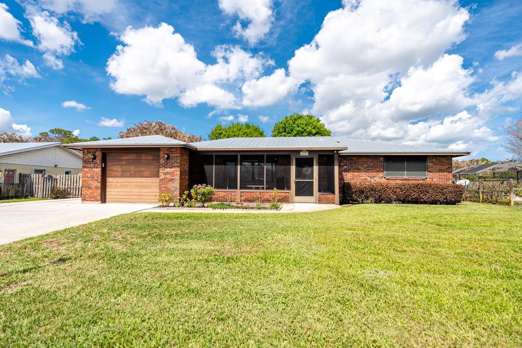 Photo of 1004 Egret Avenue, Fort Pierce, FL 34982 (MLS # B26001797)