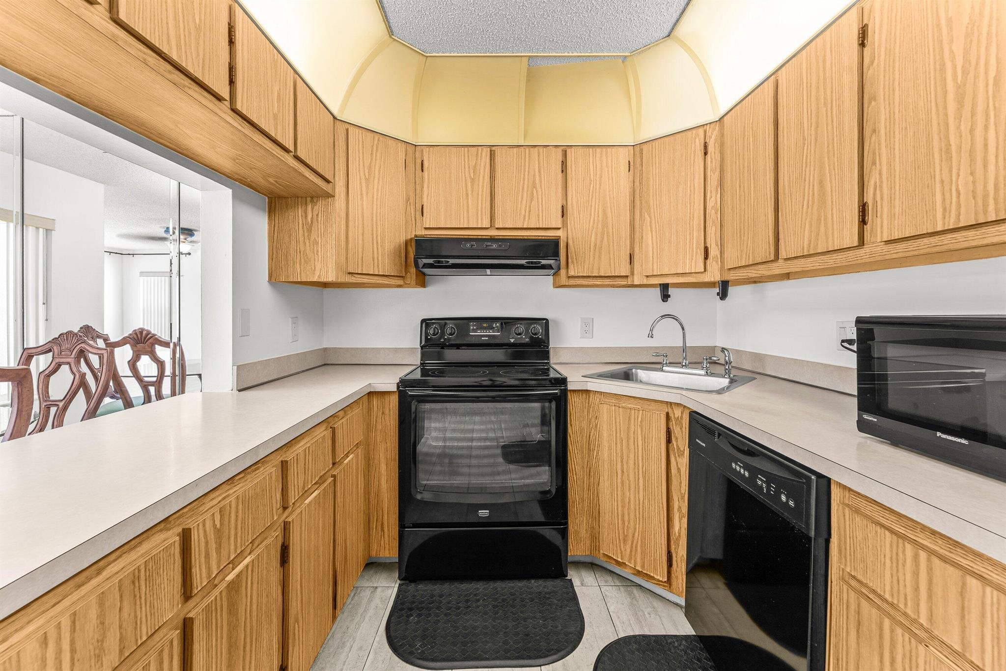 PALM CLUB VILLAGE II COND - Residential