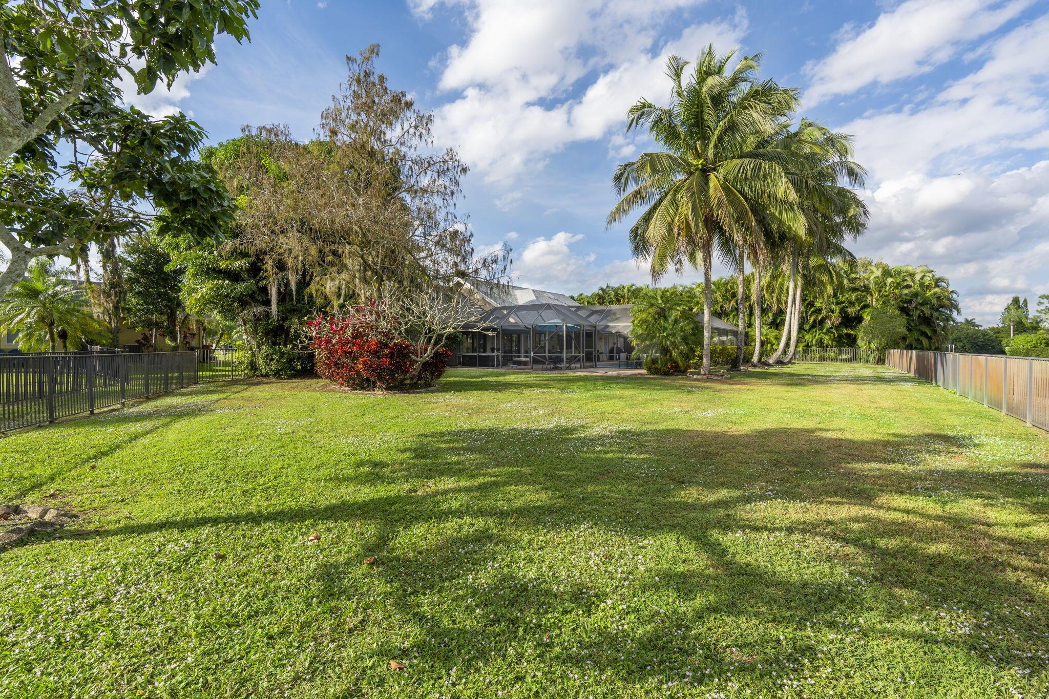 MEADOW WOOD OF THE LANDIN - Residential