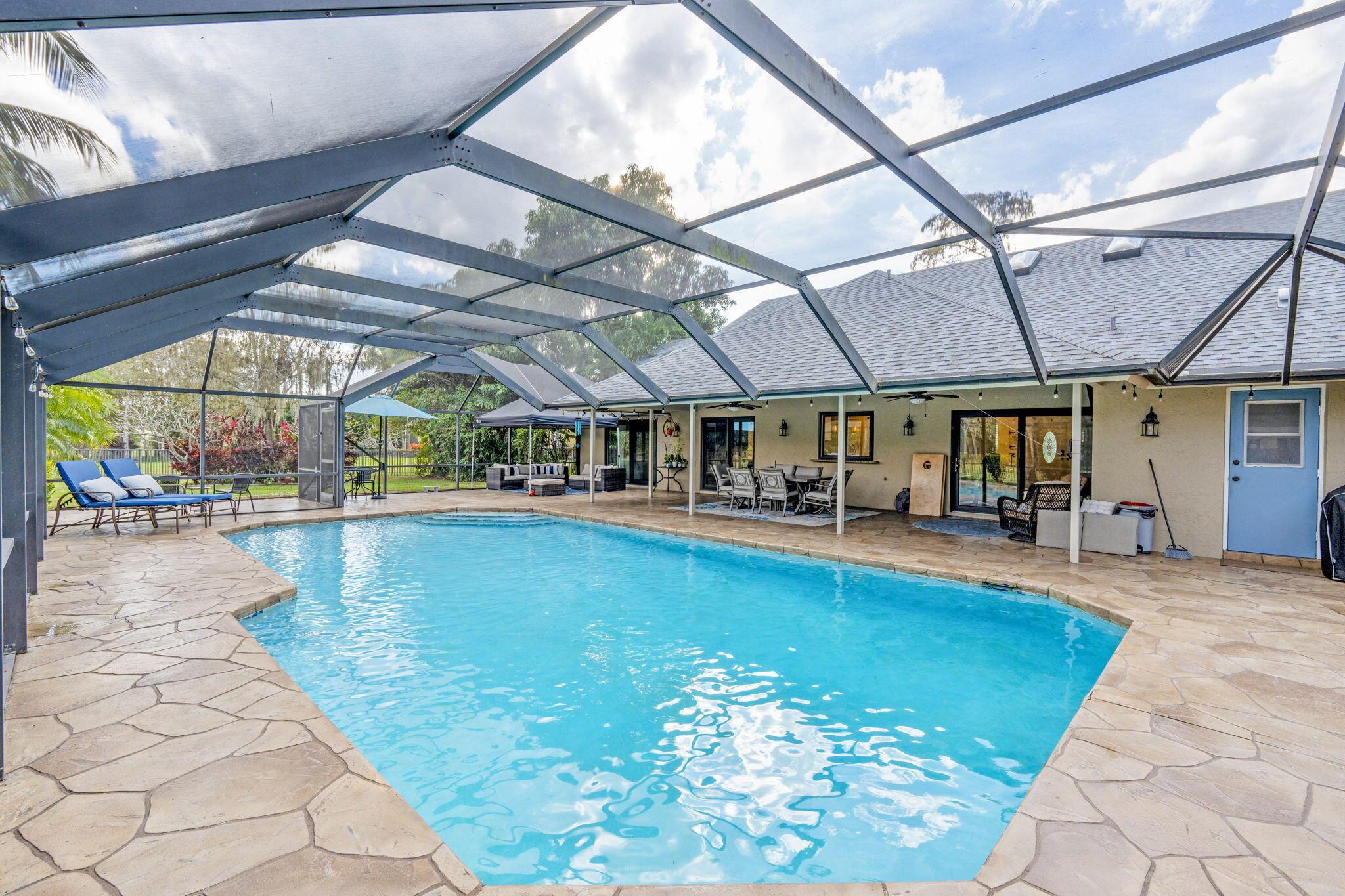 MEADOW WOOD OF THE LANDIN - Residential