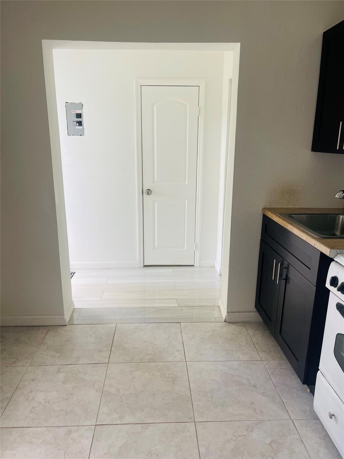 SUNRISE GOLF VILLAGE SEC - Residential Lease