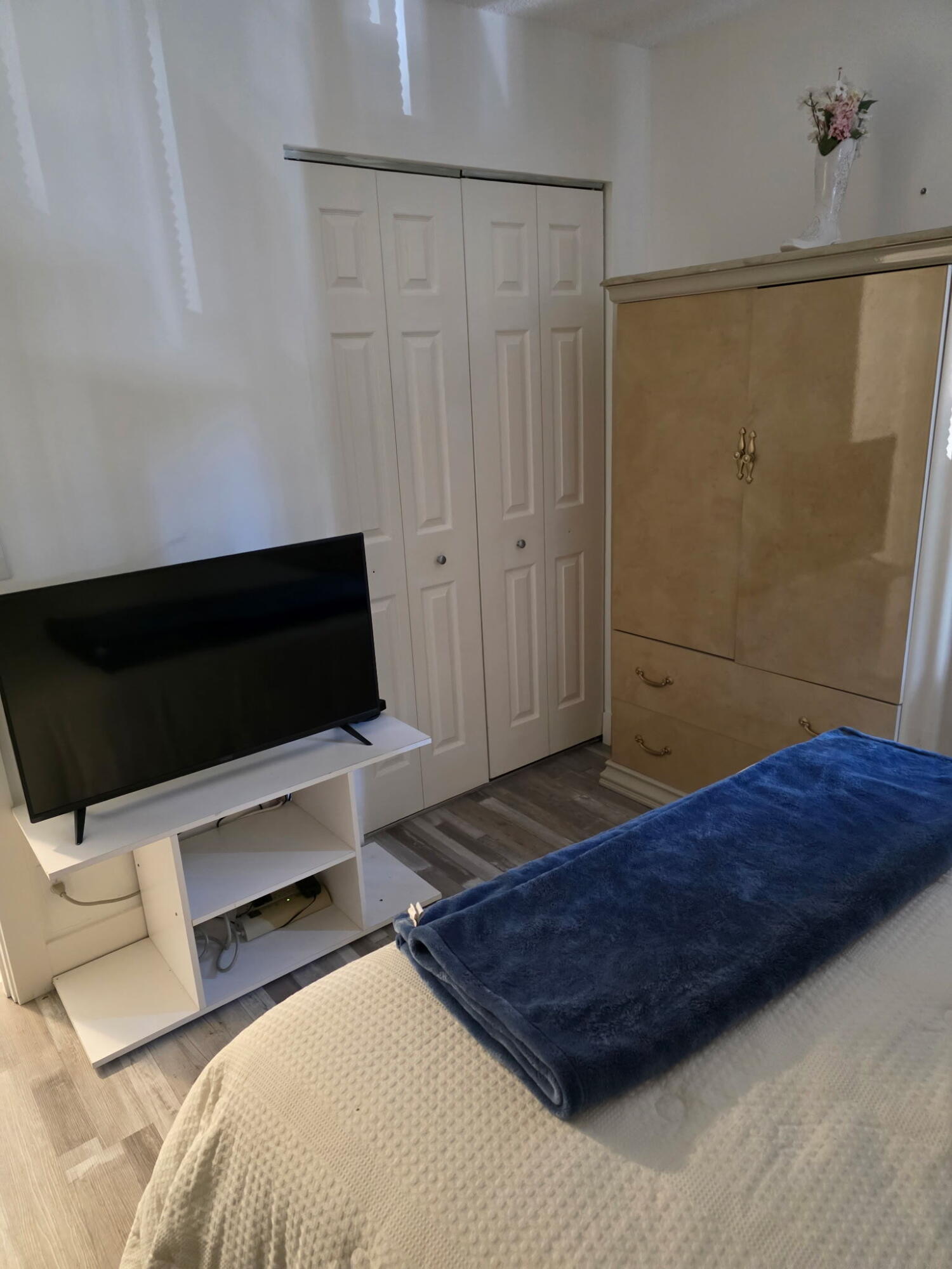 GREEN LAKES CONDO 1 THRU 21 OR3248P1 - Residential