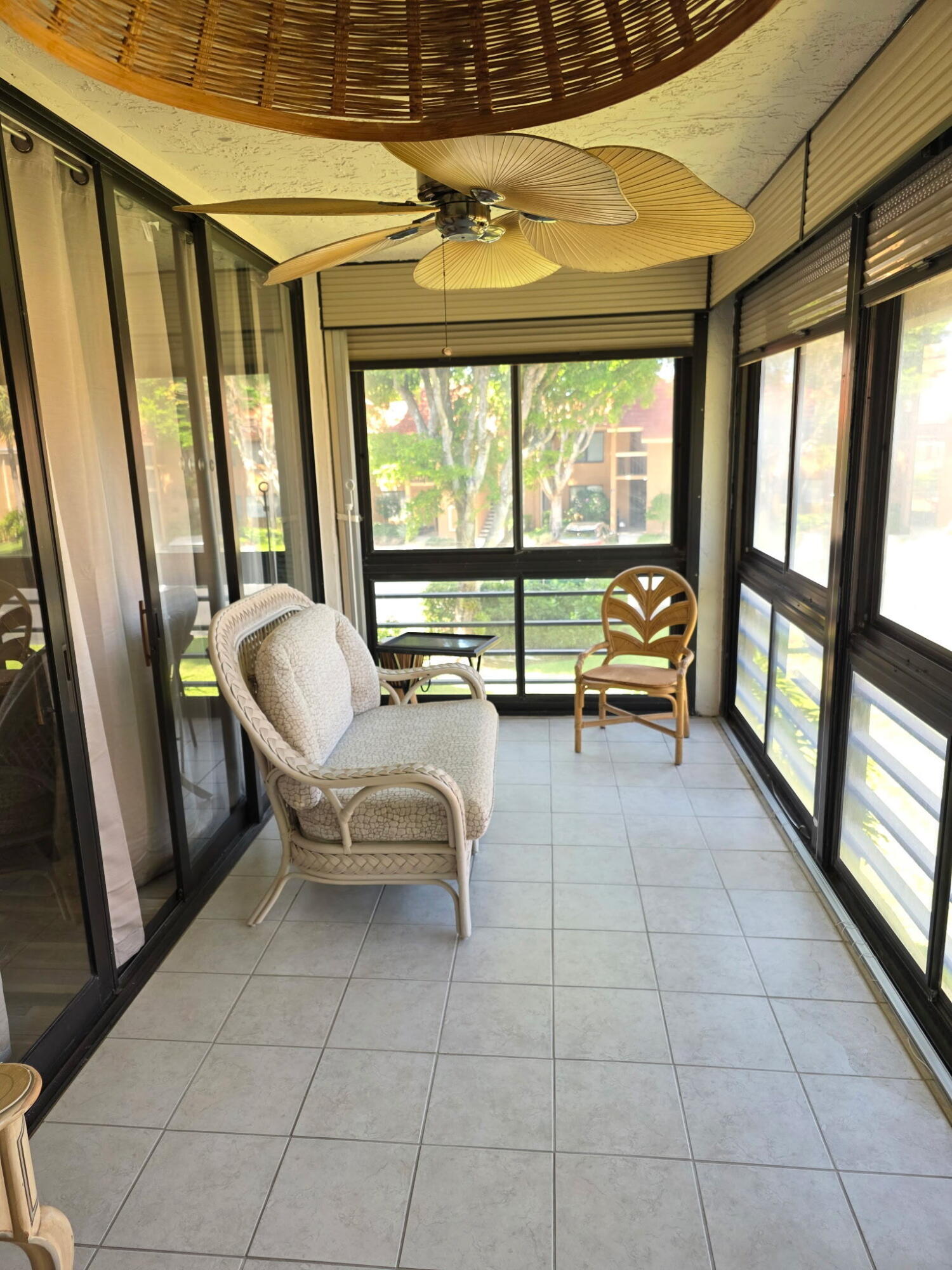 GREEN LAKES CONDO 1 THRU 21 OR3248P1 - Residential