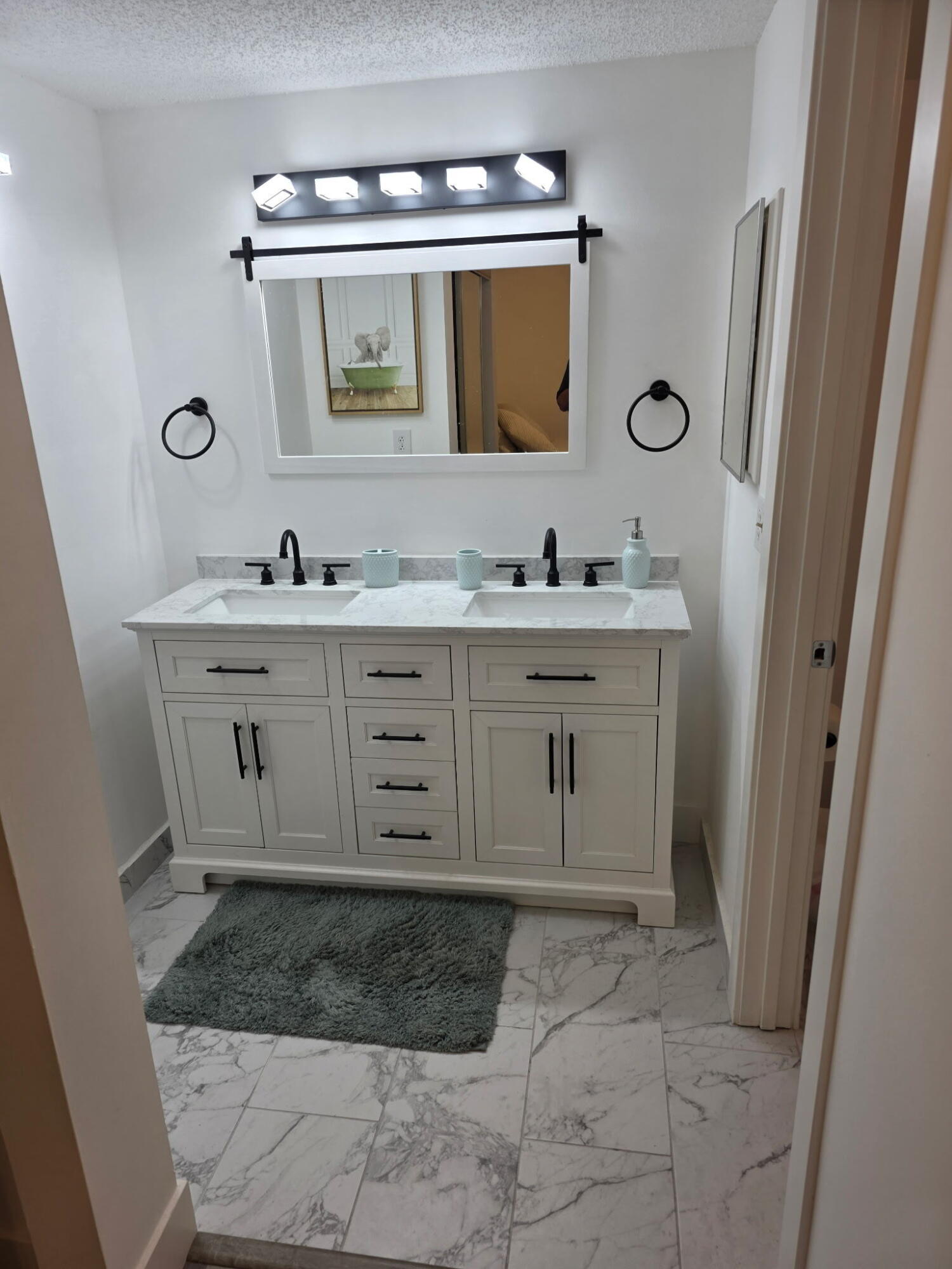 GREEN LAKES CONDO 1 THRU 21 OR3248P1 - Residential