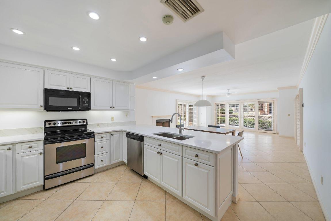 JUPITER HILLS VILLAGE CONDO - Residential