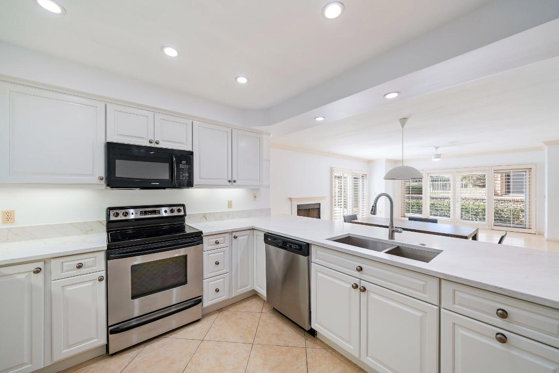 JUPITER HILLS VILLAGE CONDO - Residential