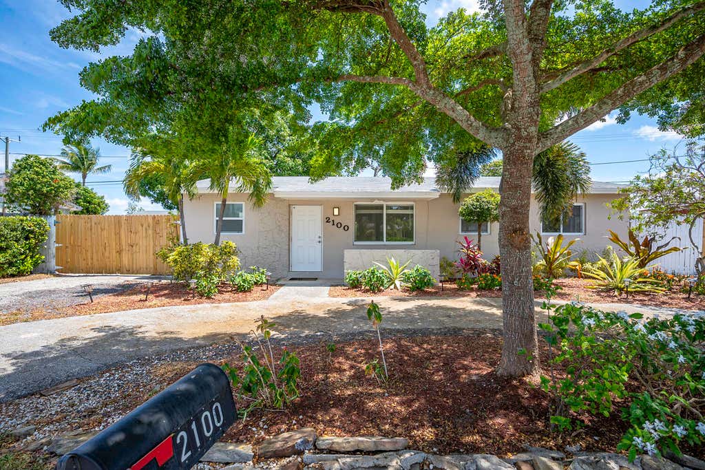 Photo of 2100 N Seacrest Boulevard, Boynton Beach, FL 33435 (MLS # B26035768)