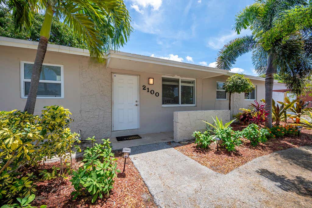 Photo of 2100 N Seacrest Boulevard, Boynton Beach, FL 33435 (MLS # B26035768)