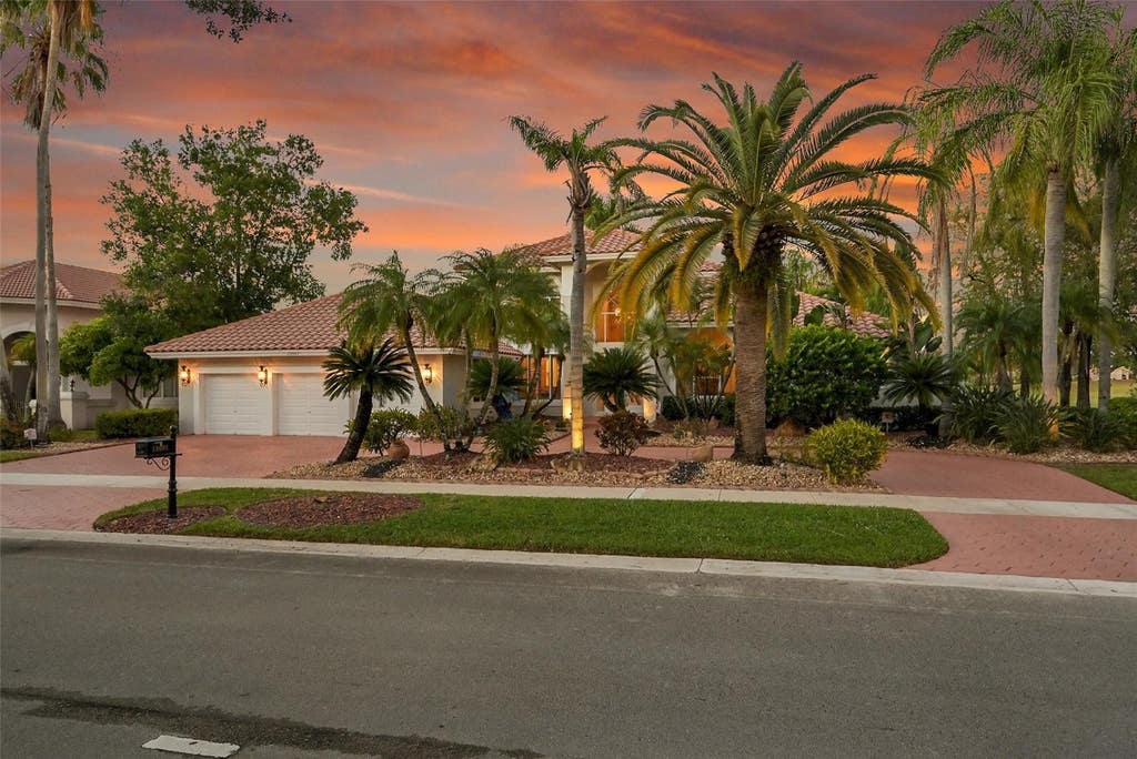Photo of 12601 Eagle Trace Boulevard, Coral Springs, FL 33071 (MLS # F10538957)