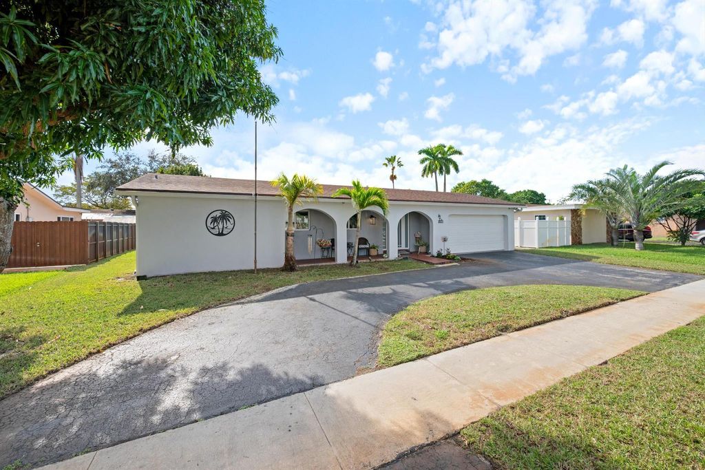 Photo of 8820 NW 4th Street, Pembroke Pines, FL 33024 (MLS # R11147867)