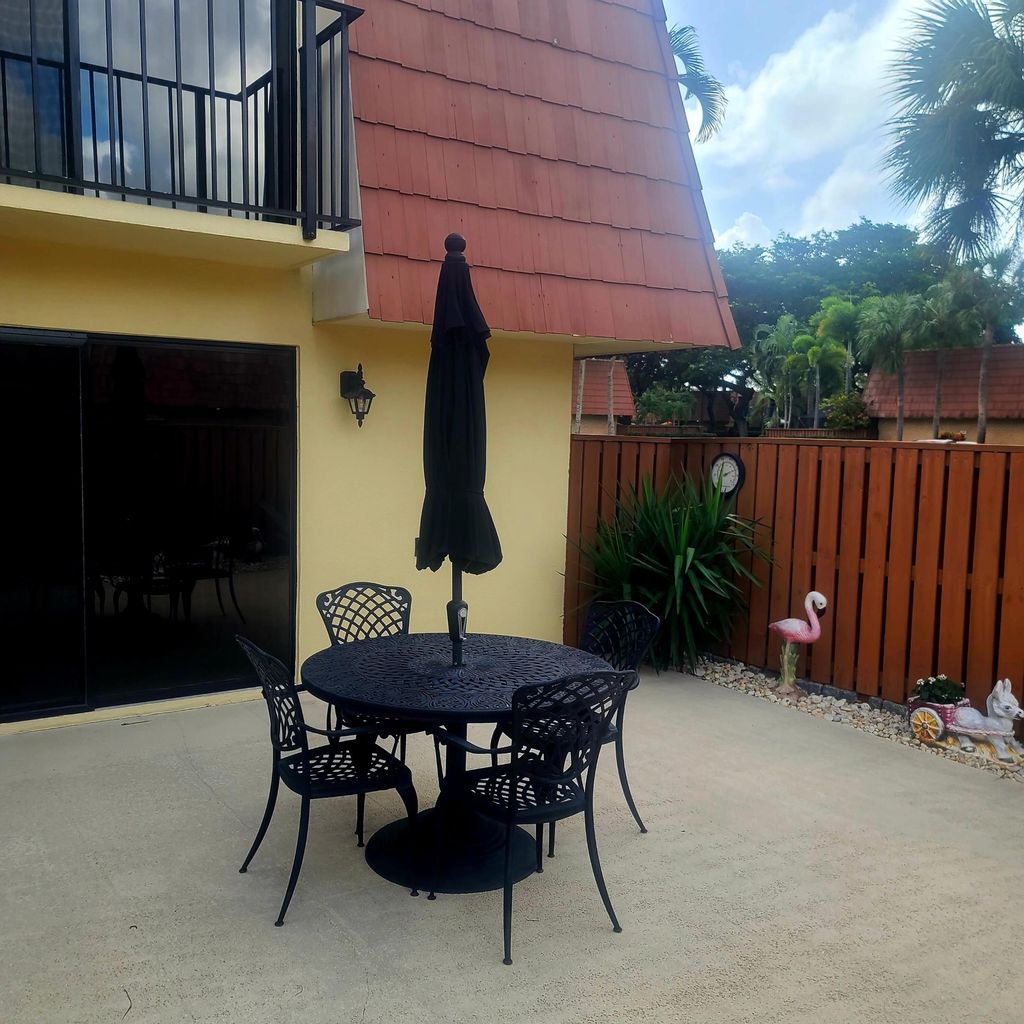 Photo of 421 Live Oak Lane, Boynton Beach, FL 33436 (MLS # R11035433)