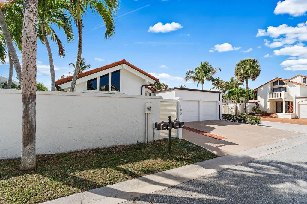 Photo of 102 W Sandpiper Circle, Jupiter, FL 33477 (MLS # R11169335)