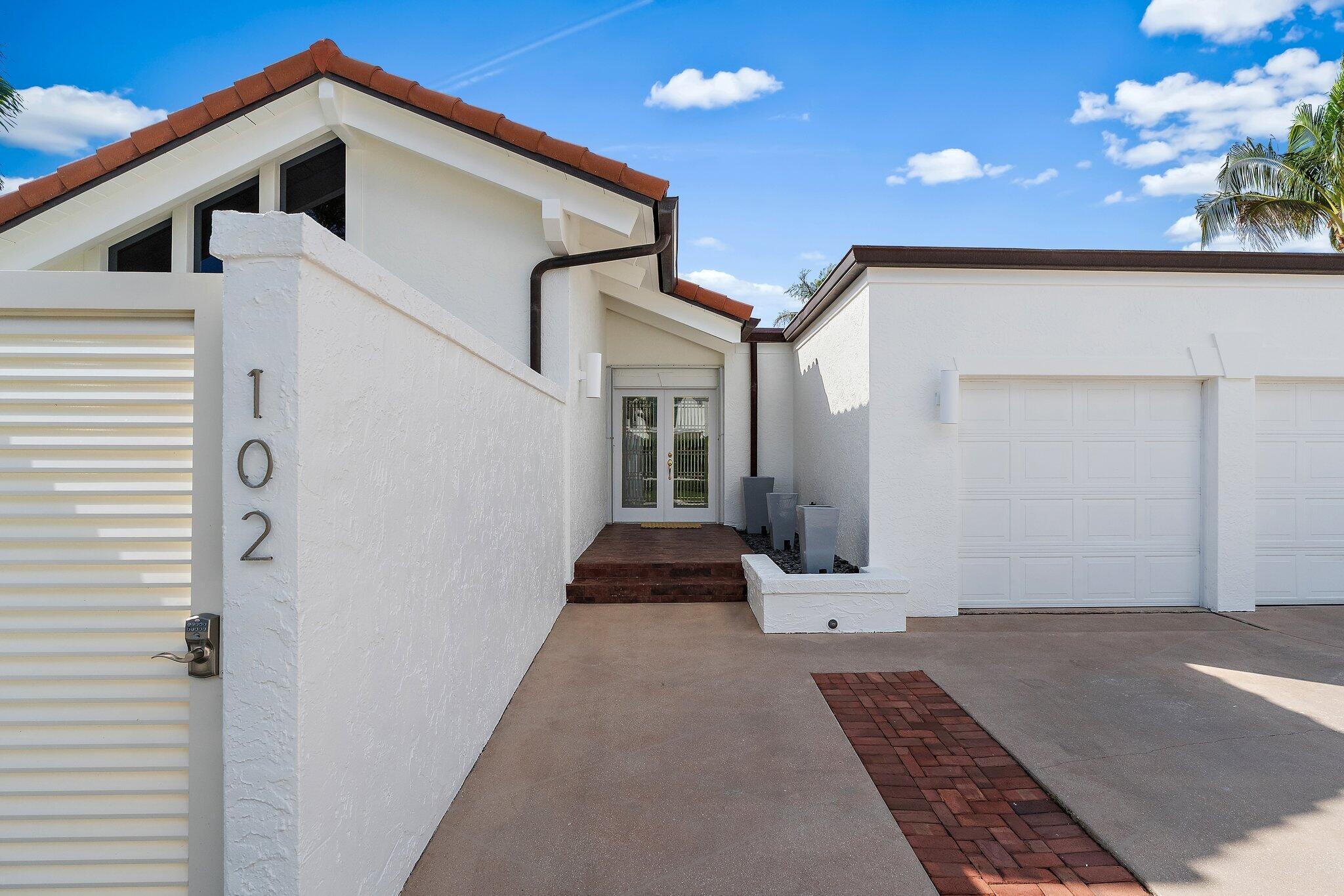 102 W Sandpiper Circle