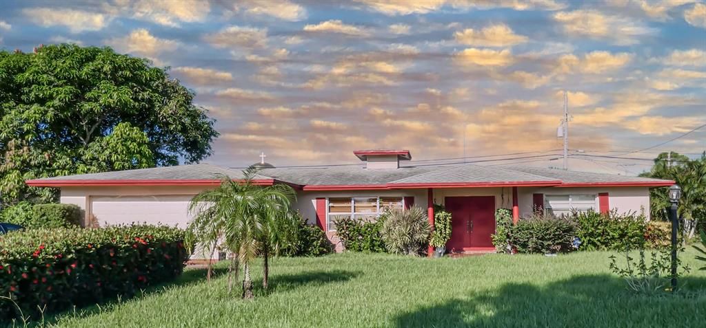 Photo of 2609 Chesterfield Drive, Fort Pierce, FL 34982 (MLS # R10749717)