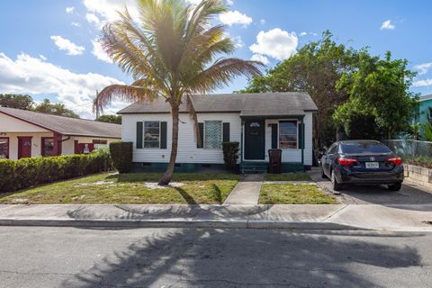 Single Family Residence in West Palm Beach FL 832 Mcintosh Street St.jpg