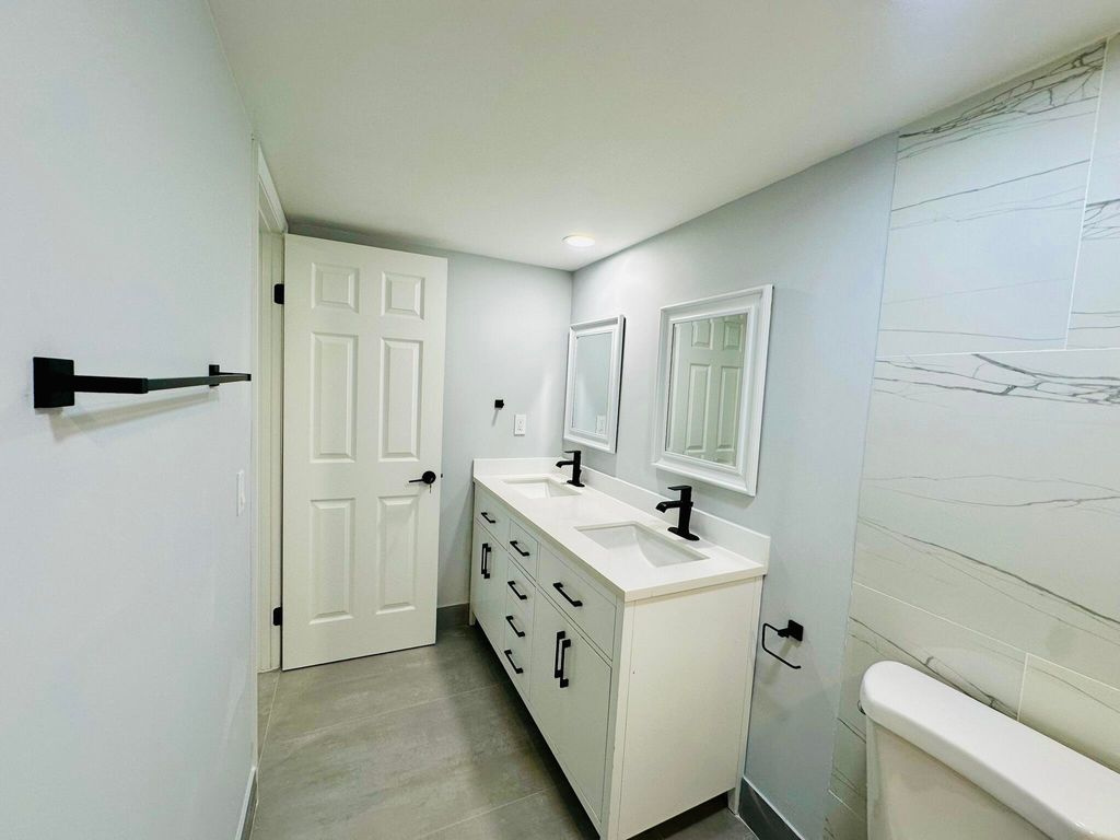 Photo of 403 4th Ln Ln, Palm Beach Gardens, FL 33418 (MLS # R11164120)