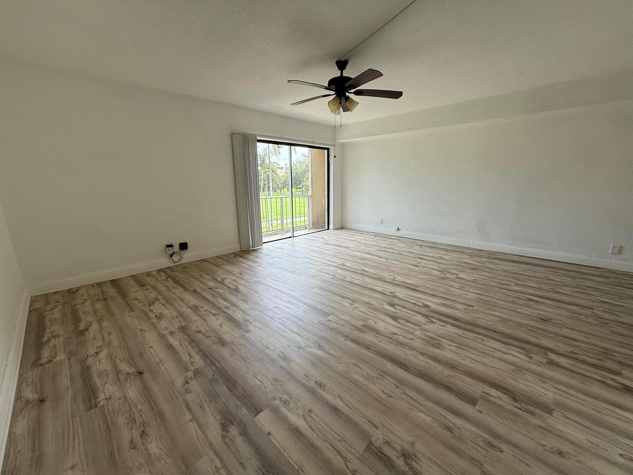 CORAL SPRINGS ESTATE TOWN - Residential