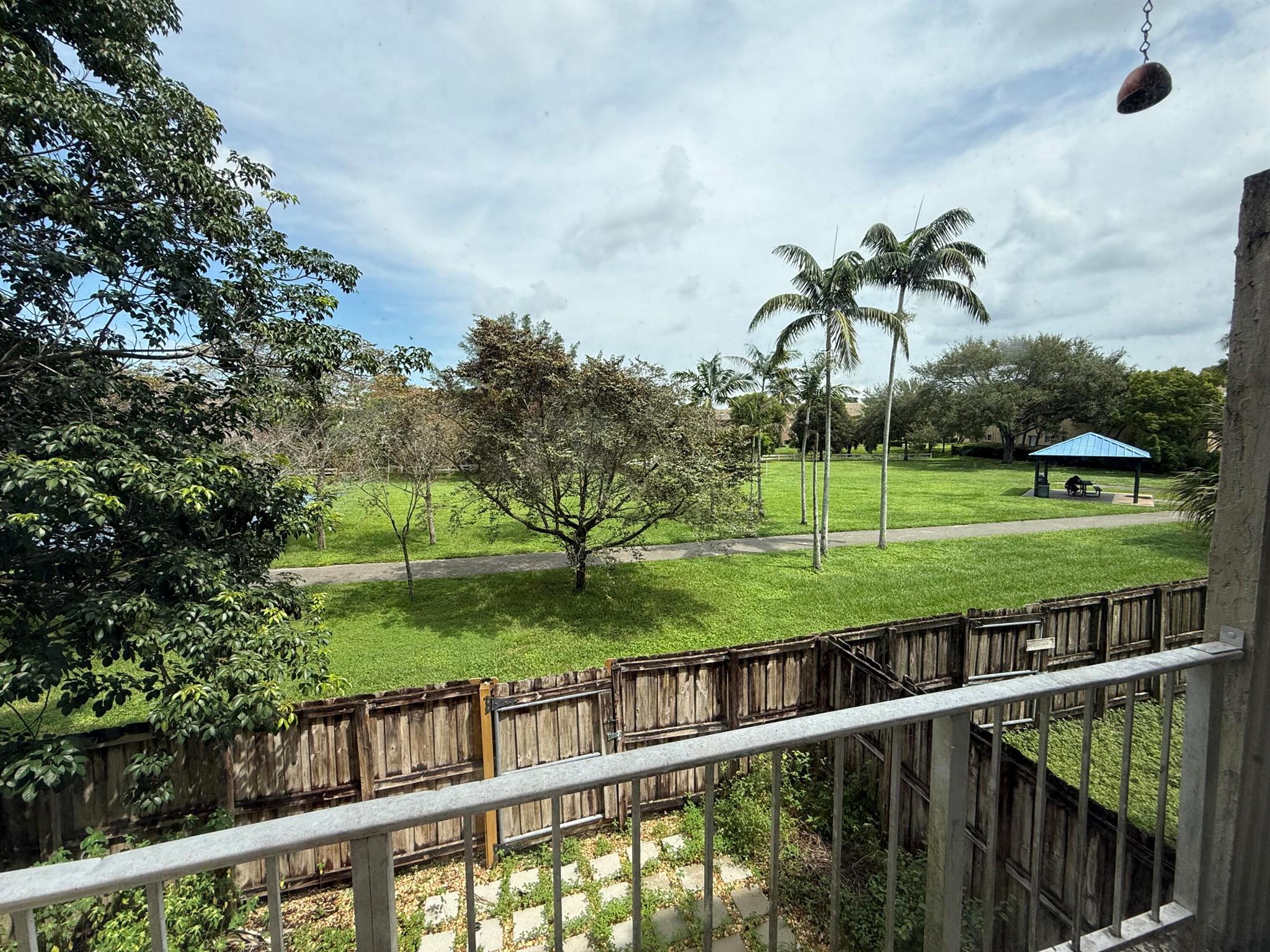 CORAL SPRINGS ESTATE TOWN - Residential